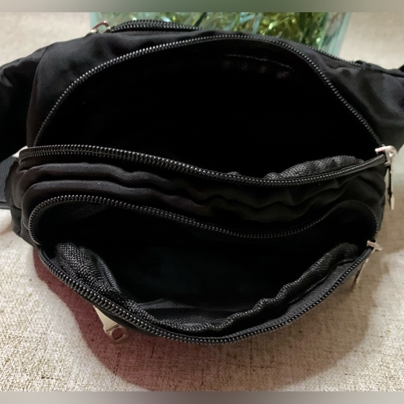 🦋funny bag, black color, satin fabric. excellent condition.🦋
🧿#BLKF - Picture 4 of 17